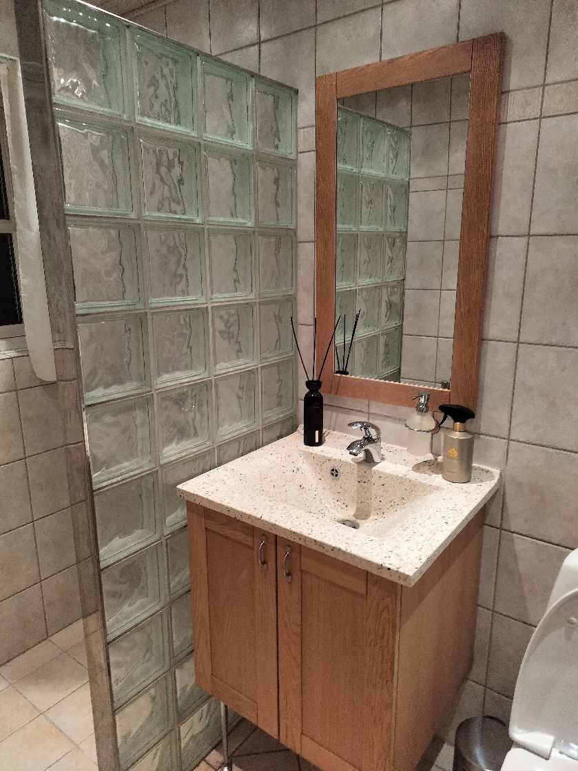 Rensning af klinker på 2 stk. badeværelser samt bryggers