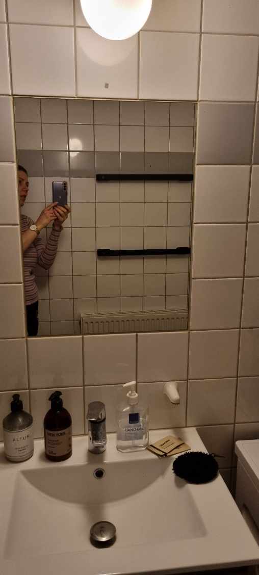 Revet spejl ned + murer