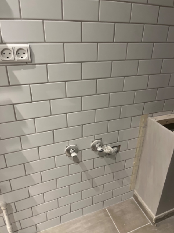 Ophæng af badeværelsesmøbel