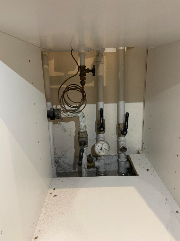 Fjernelse af varmtvandsbeholder og indkøb og opsætning af ny