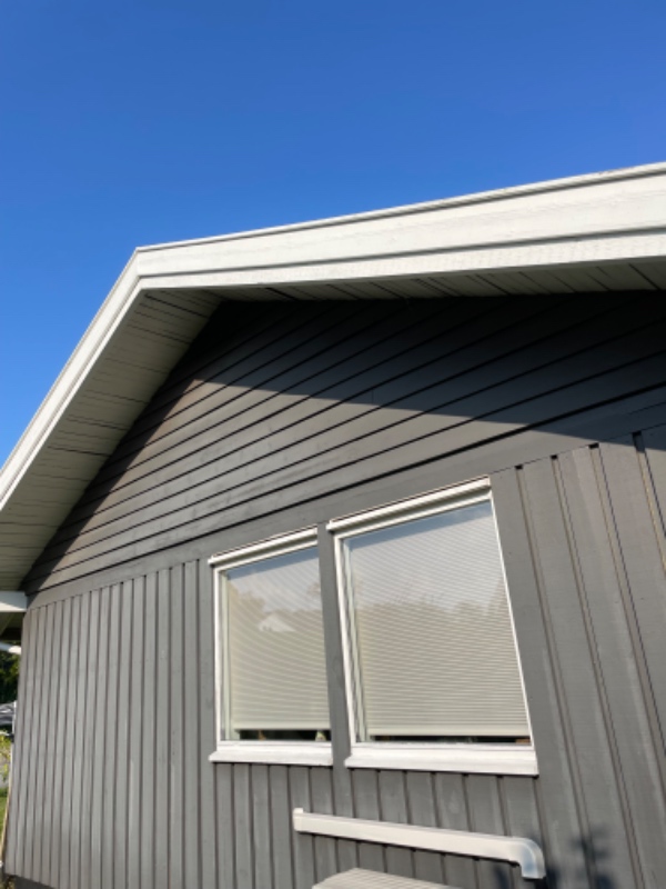 Nedvask af træværk på træhus