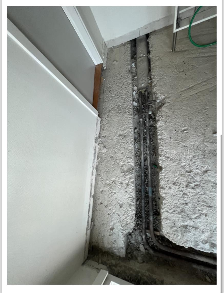 Lavet gulv med gulvvarme + få vand i vores nye vaskerum