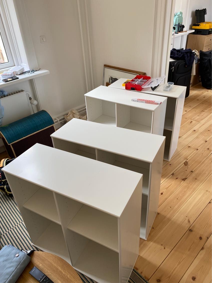 Opsætning af reol på væg