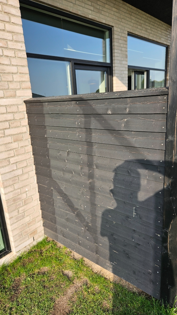 Havehegn rundt om terrasse