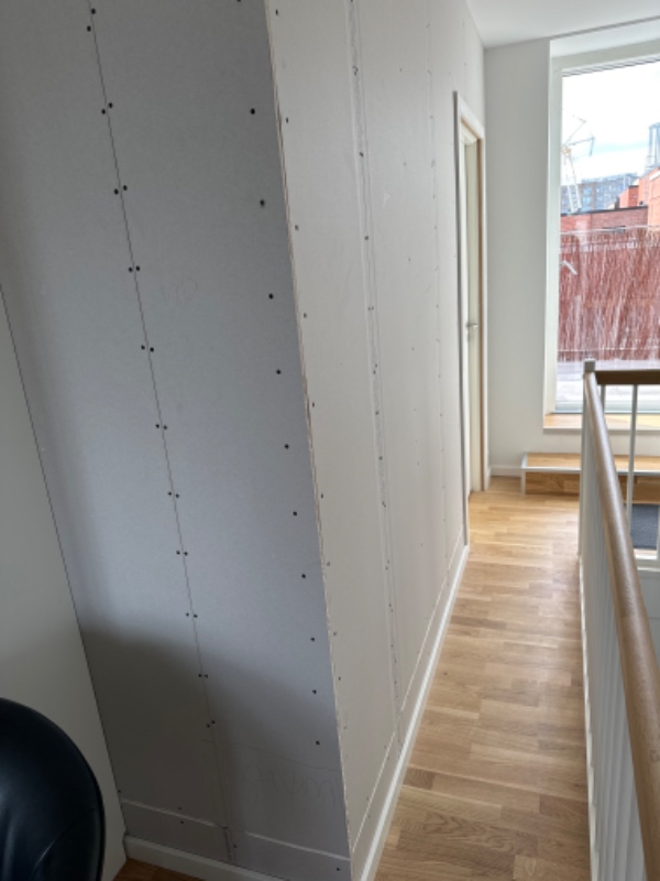 Malet og spartlet 25 M2 gipsvæg