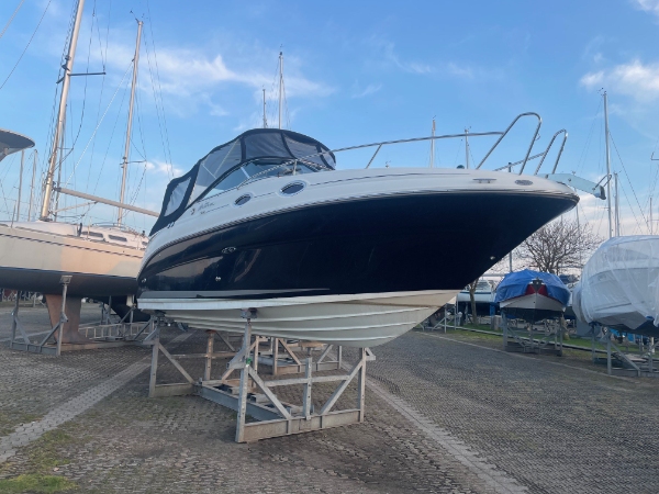 Bundslibning og -maling af båd