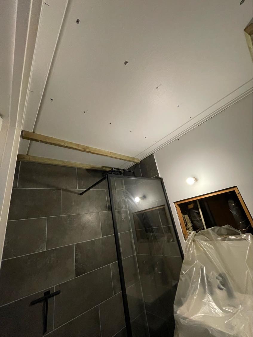 Opsætning af gipsplader til nedsænket loft