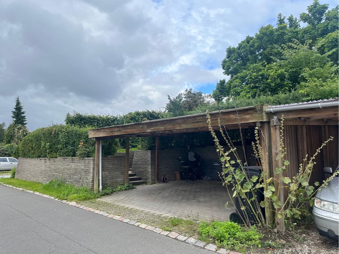 Skiftet tag og brædder på carport