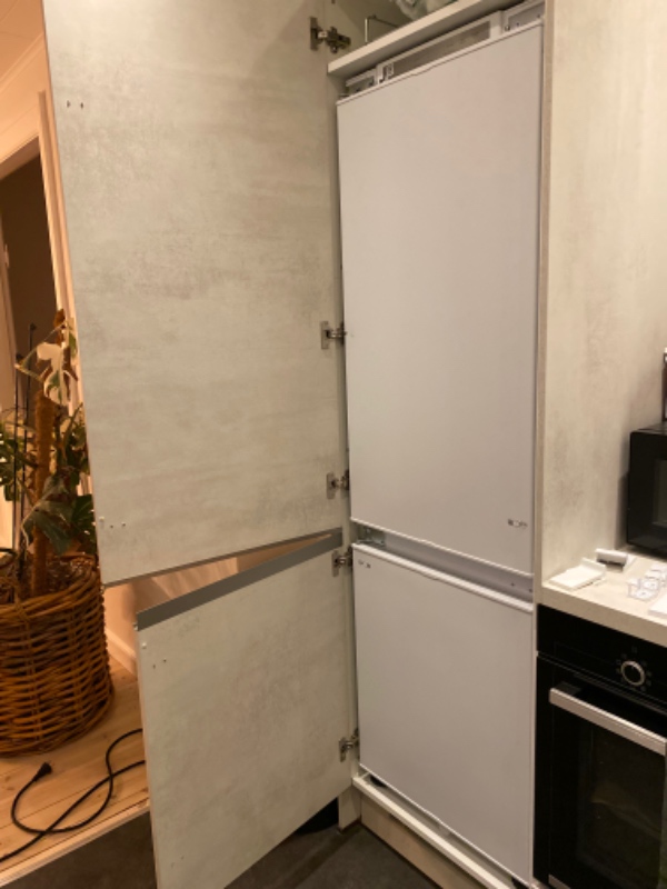 Montering af køleskab