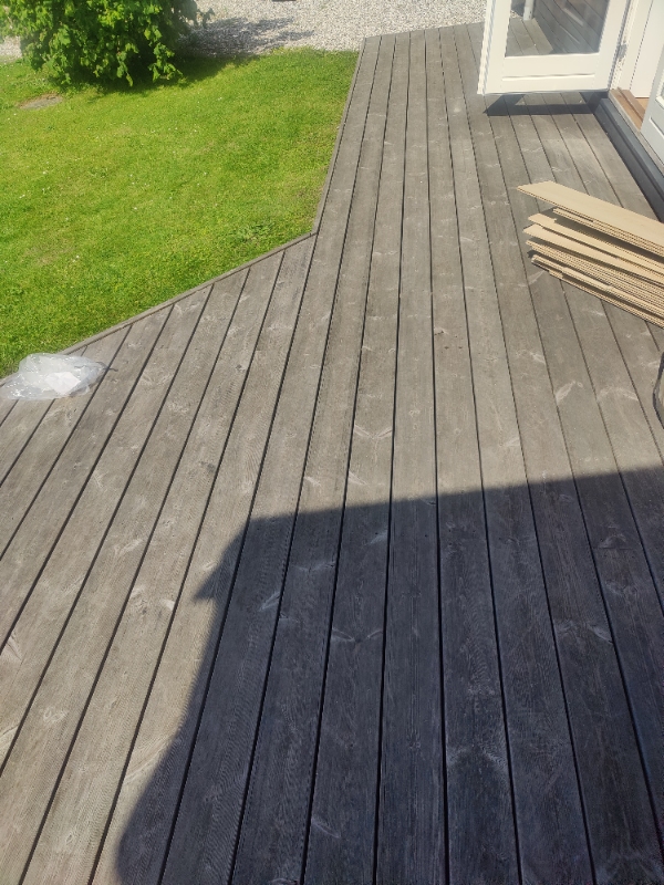 Slibning og oliering af terrasse
