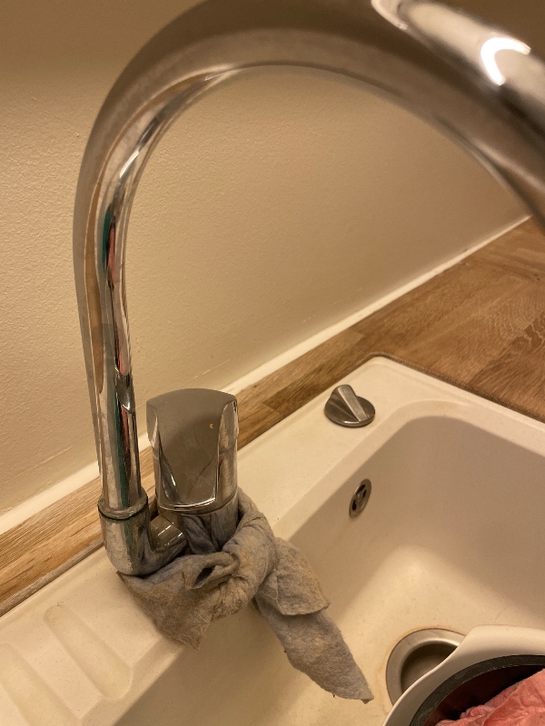 Skiftning af køkken vandhane