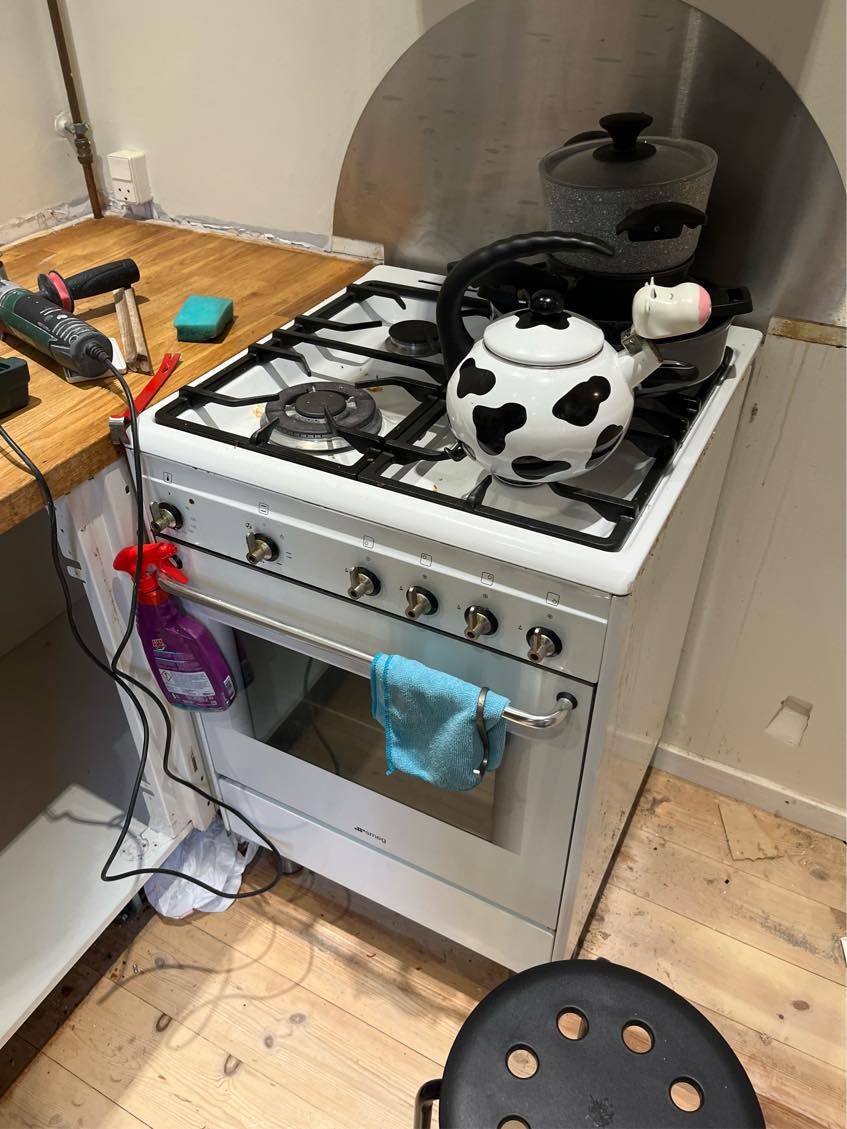 Afmontering og bortskaffelse af gaskomfur.