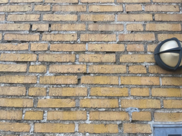 Mørtel falder ud mellem mursten ca 8-9 kvadrat m