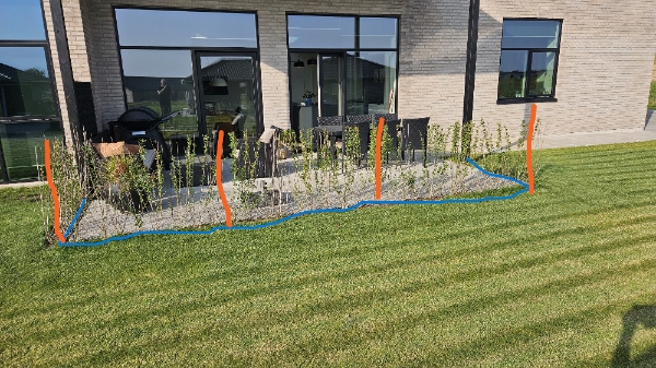 Havehegn rundt om terrasse