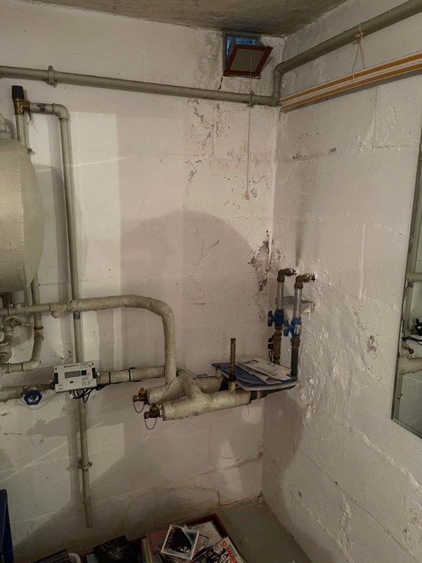 Fjerne vandbeholder i kælder som indeholder asbest