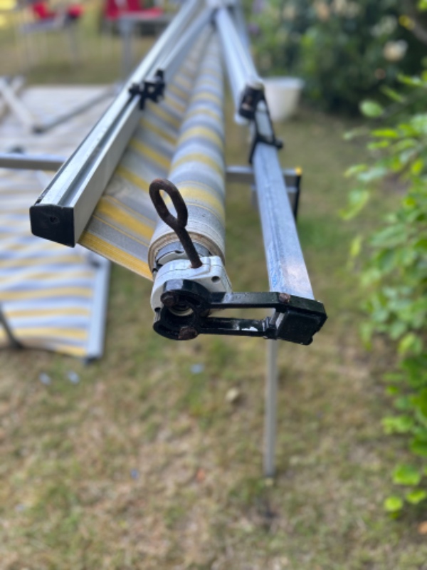 Udskiftning af gammel markise dug og opsætning