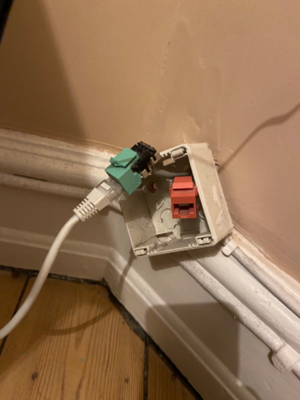 Udskiftning af netudtagsstik