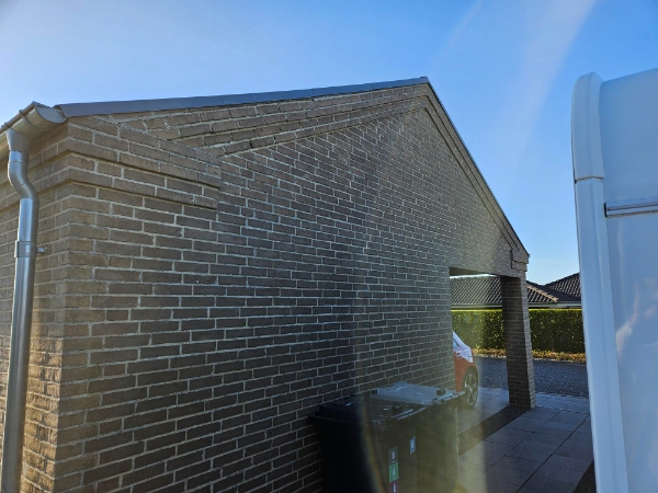 Udskiftet fuger i gavlene på mit hus, kun i de områder som er i dårlig stand.