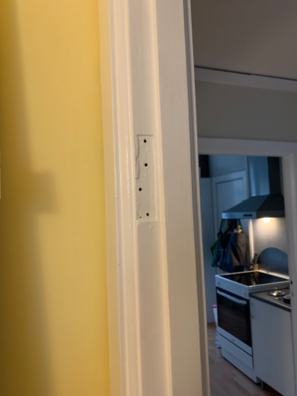 Montering og tilpasning af dør