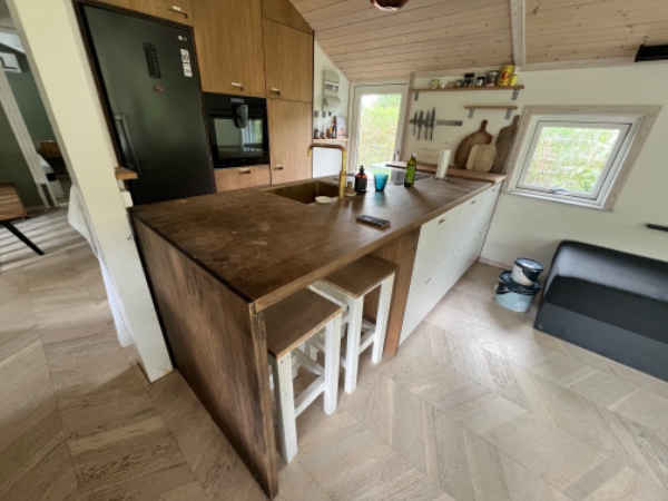 Slibning og oliering af bordplade