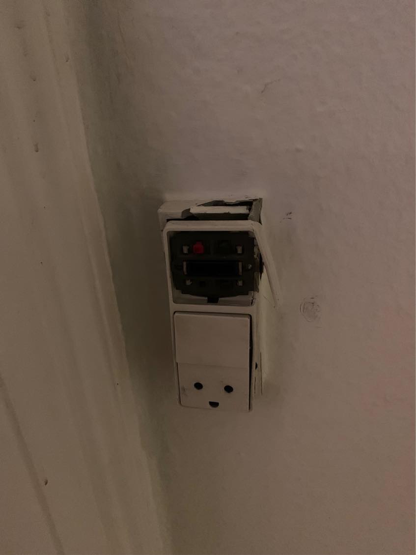 til at reparere nogle ødelagte stikkontakter