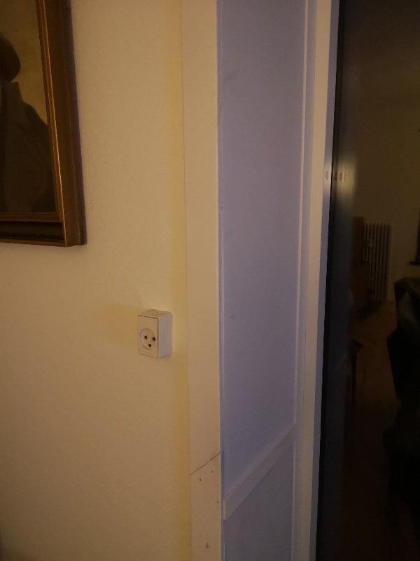 Skiftet liste/panel ved vindue - gamle tages ned og ny sættes op 2 stk