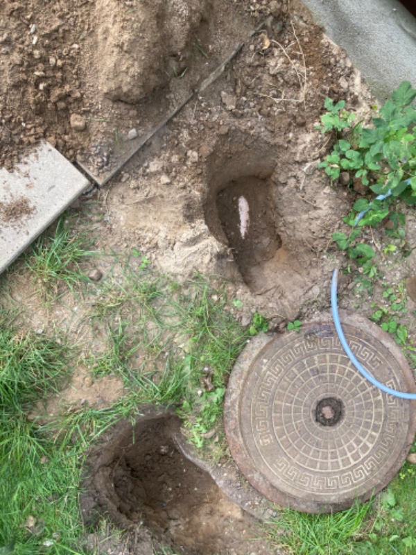 Udgravning af tilløb/afløb til brønd