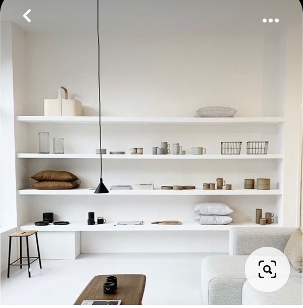 4 meget lange svævende hylder