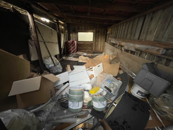 Tømt skur og fjernet det