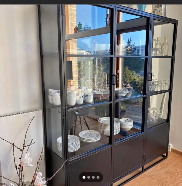 vi vil gerne bære en vitrineskab op til 4. sal. den vejer 100 kg og måler L180xH200XD40