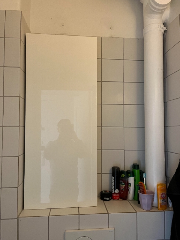 Ophængt et skab ude på mit badeværelse