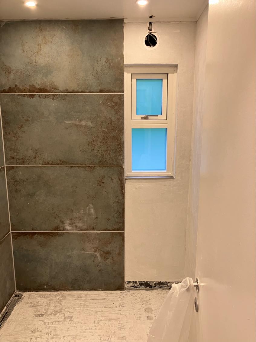 Hjælp til spartling af vægge på badeværelse