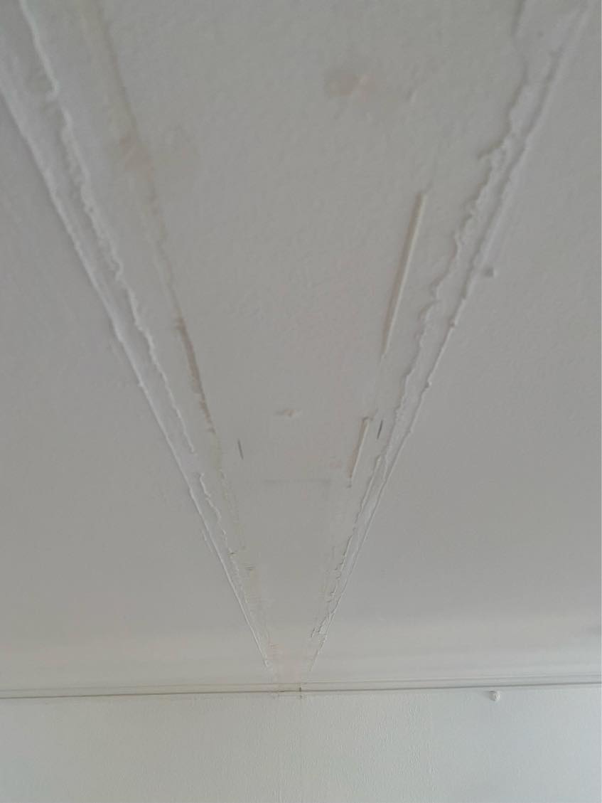 Klargøring til malerarbejde af væg og loft