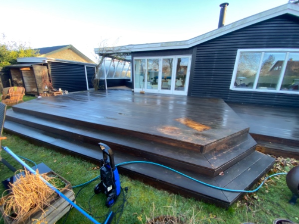 Slibning af træterrasse 77m²