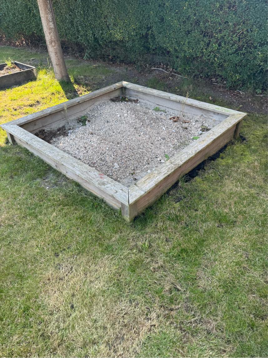 Fjerne kompost bunke + sandkasse