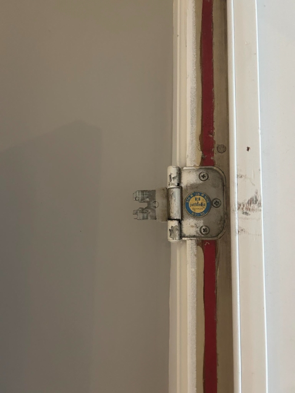 Skift af hængsler på dør