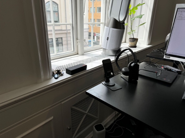 Maling af kontor på 18 m2 (vægge, lofter og træværk)