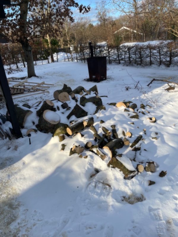 Savet og kløvet 3-4 rummeter træ