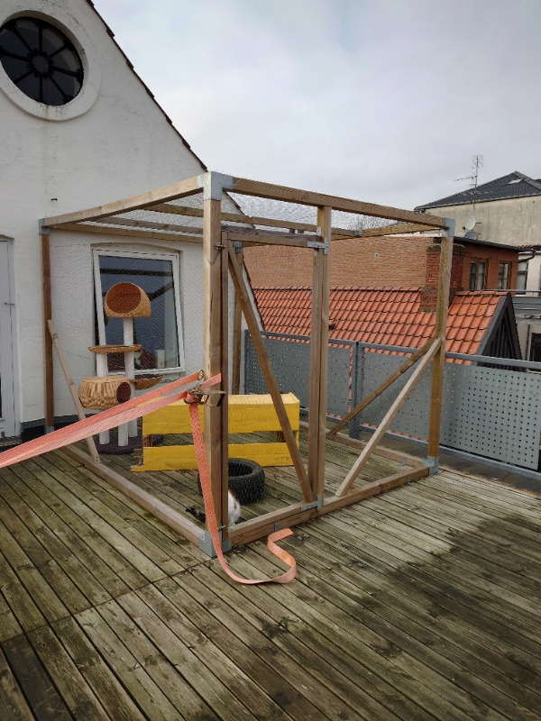 Nedtagning af kattevoliere