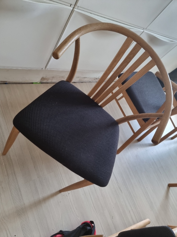 Restaurering af egetræs spisestole