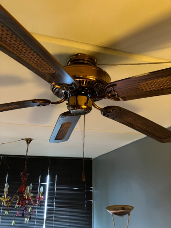 Montering af ny motordel på loftsventilator