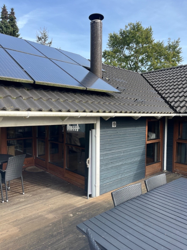 Opsætning af sort stål tagrende