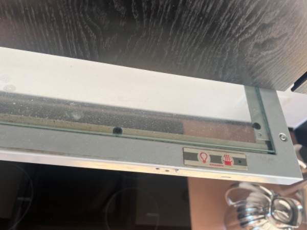 Montering af dele af emhætte