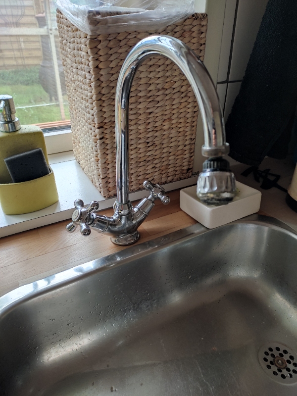 Skift af vandhane i køkken.