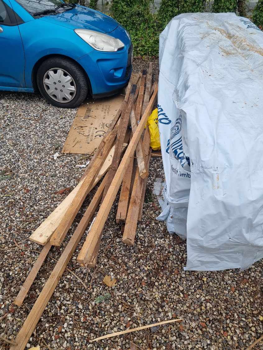 Jeg søger 1-2 som vil fjerne alt affald omkring mit hus som vi har renoveret