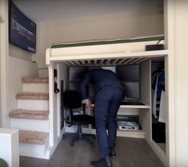 Loftsseng med kontorplads/opbevaring nedenunder