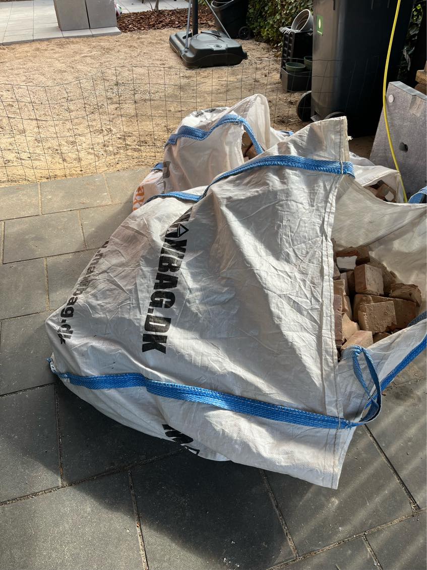 Bortskaffelse af 2 bigbags med murbrokker