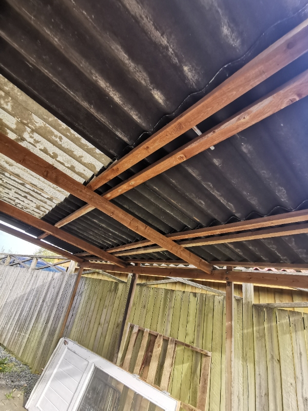 Bortskaffelse af asbest tag