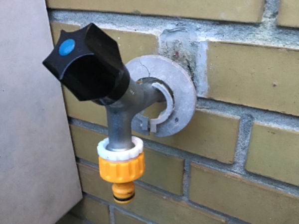 Udskiftning af udendørs vandhane til frostsikret model