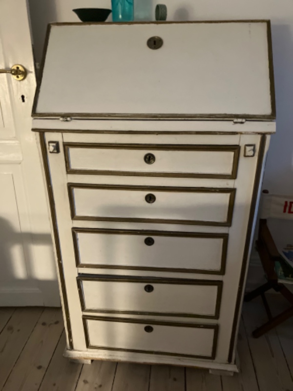 Jeg skal have fjernet et chartol fra 2. Sal